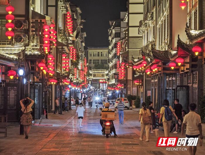 　　改造后的后溶街。