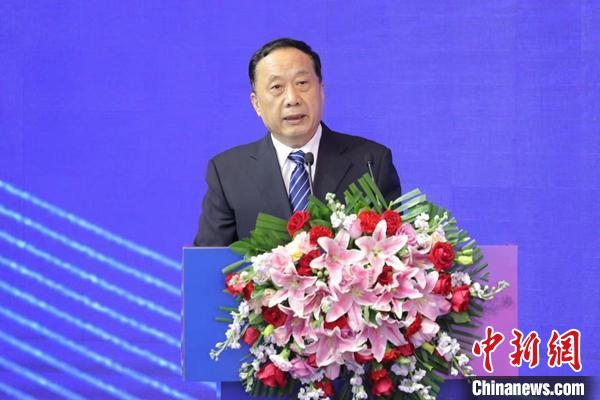 　　全國人大社會建設委員會副主任委員、世界互聯(lián)網大會秘書長、中國網絡社會組織聯(lián)合會會長任賢良致辭 宋基會供圖