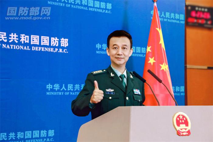 11月24日下午，國防部舉行例行記者會，國防部新聞局局長、國防部新聞發(fā)言人吳謙大校答記者問。呂哲 攝