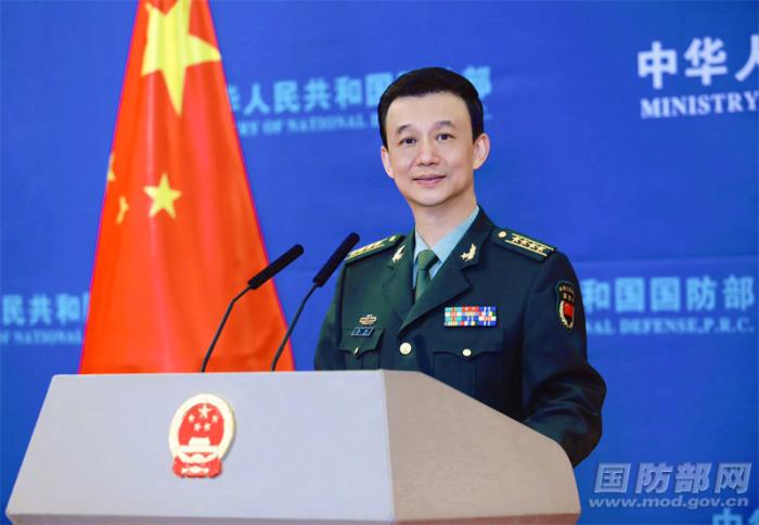 11月24日下午，國防部舉行例行記者會，國防部新聞局局長、國防部新聞發(fā)言人吳謙大校答記者問。何友文 攝