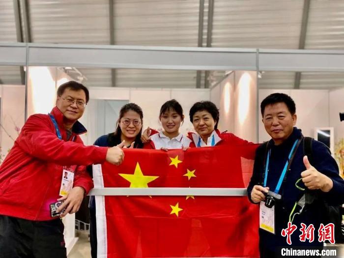 上海市農(nóng)林職業(yè)技術(shù)學(xué)院教師楊靈芝獲得花藝項(xiàng)目?jī)?yōu)勝獎(jiǎng)?！∩虾Ｊ腥松缇止﹫D