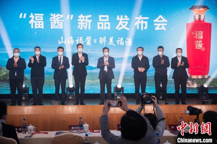圖為福醬新品發(fā)布儀式?！±钅宪?攝
