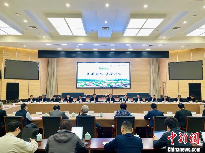 “親清半月談”新鄉(xiāng)賢專場現(xiàn)場?！埍?攝